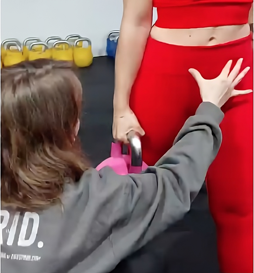 ALEXANDRA con una prota en workshop suelo pélvico